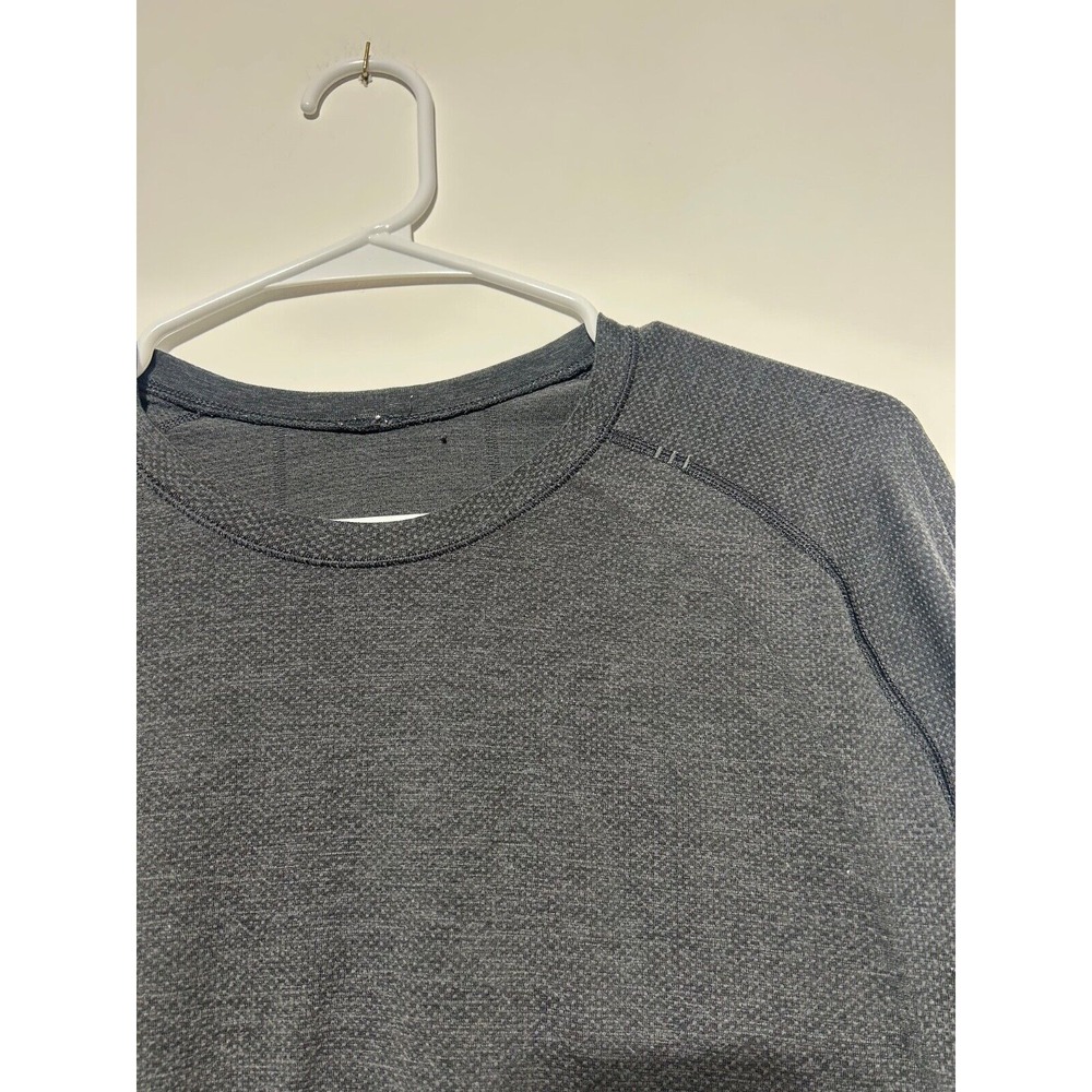 Lululemon Men Size M Long Sleeve Charcoal Gray Swiftly Shirt - Picture 4 of 4